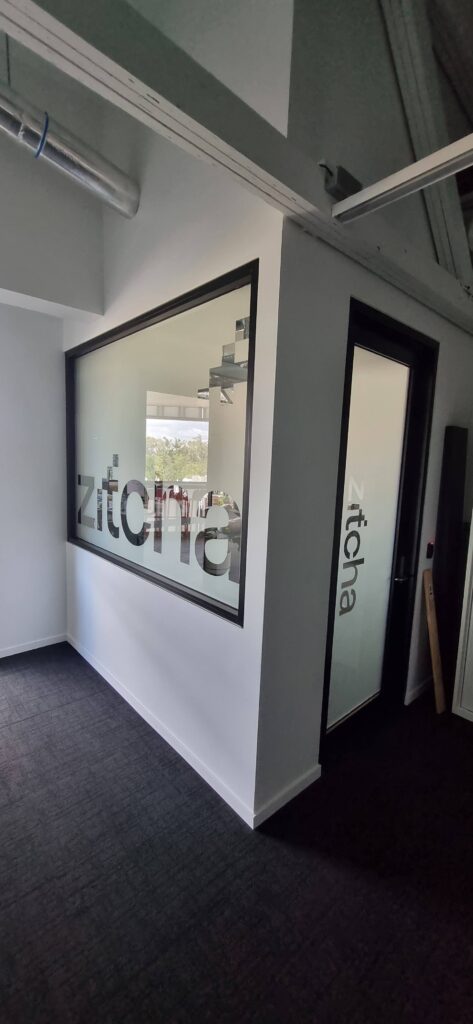 sunshine-coast-signage-window-frosting